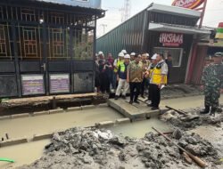 Rico Waas Cek Jalan Konblok dan Drainase di Helvetia, Warga Harap Banjir Tak Lagi Datang