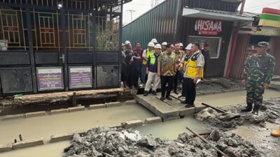 Rico Waas Cek Jalan Konblok dan Drainase di Helvetia, Warga Harap Banjir Tak Lagi Datang